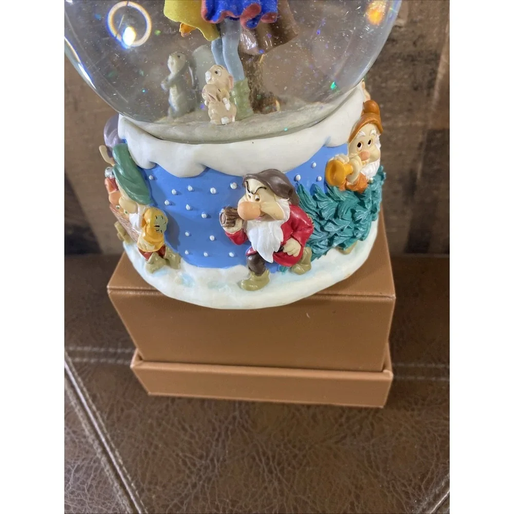 DISNEY PRINCESS SNOW WHITE MUSICAL Globe 